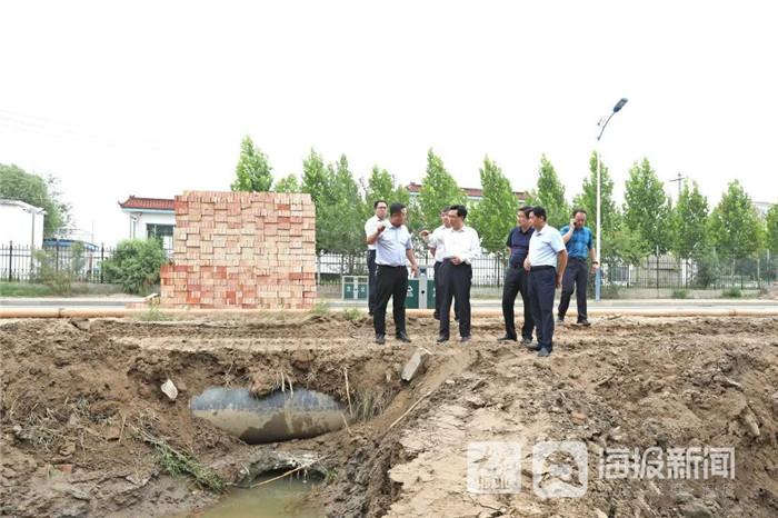 “七下八上”关键期 防汛不容松懈七下八上关键期，防汛形势严峻，我们不容松懈