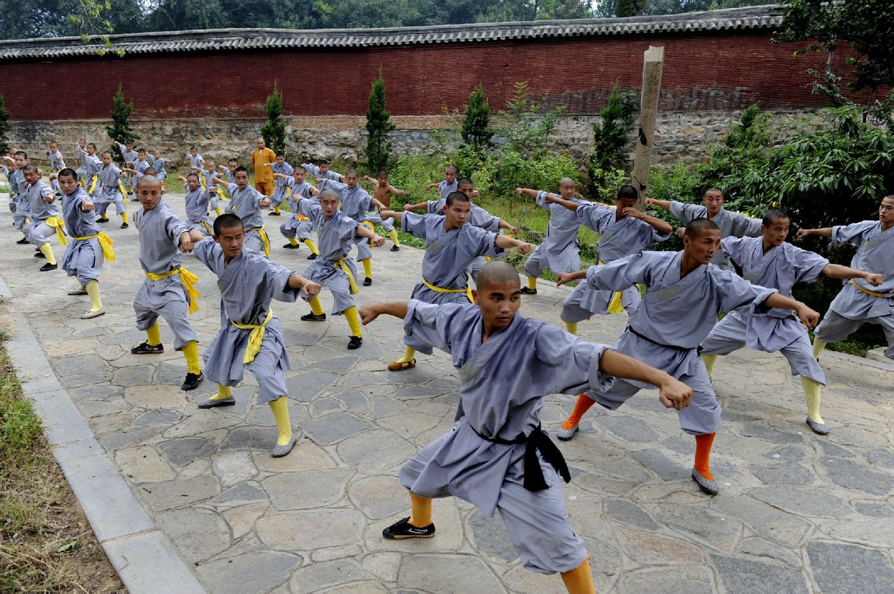 30名僧人集体辞职?少林寺辟谣关于网络上流传的少林寺30名僧人集体辞职的消息，实际上是一个谣言。少林寺已经对此进行了辟谣。因此，请勿传播不实言论，以免对他人造成伤害和困扰。